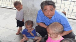북한 어린이들을 돌보는 한상만 씨