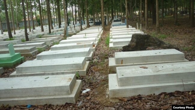 Nghĩa trang Quân đội Biên Hòa có hàng chục ngàn ngôi mộ của các liệt sĩ Việt Nam Cộng hòa đang bị xuống cấp trầm trọng. 