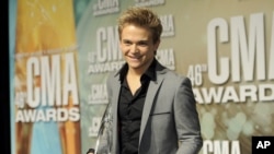 Hunter Hayes poses backstage with the new artist of the year award at the 46th Annual Country Music Awards at the Bridgestone Arena on Nov. 1, 2012, in Nashville, Tenn.