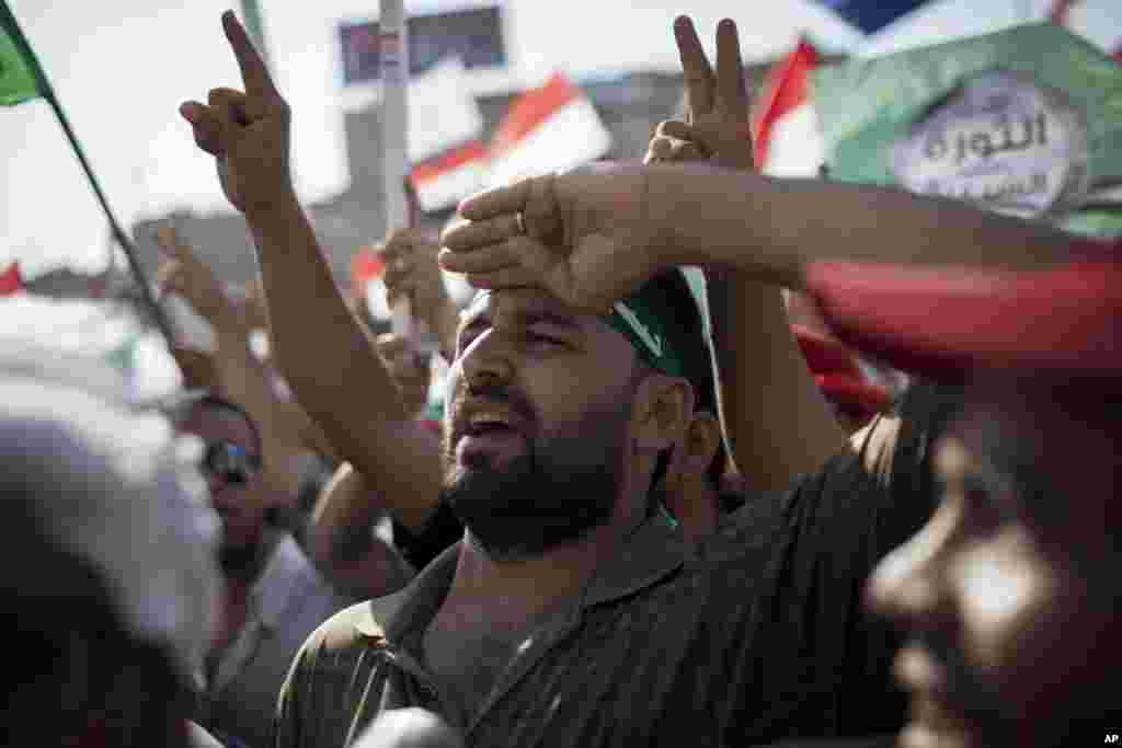 Supporter of Egypt&#39;s Islamist President Mohammed Morsi attends a rally in Cairo.&nbsp; Thousands of backers and opponents of Egypt&#39;s Islamist president held competing rallies in the capital Friday.