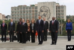 US President Barack Obama (C) attends a wreath-laying ceremony at Jose Marti monument in the Revolution Palace of Havana next to the Vice-President of the Cuban Council Salvador Valdes Mesa (C-R) on March 21, 2016.