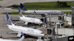 Pesawat-pesawat United Airlines di bandara George Bush Intercontinental di Houston, 8 Juli 2015. (Foto: ilustrasi)