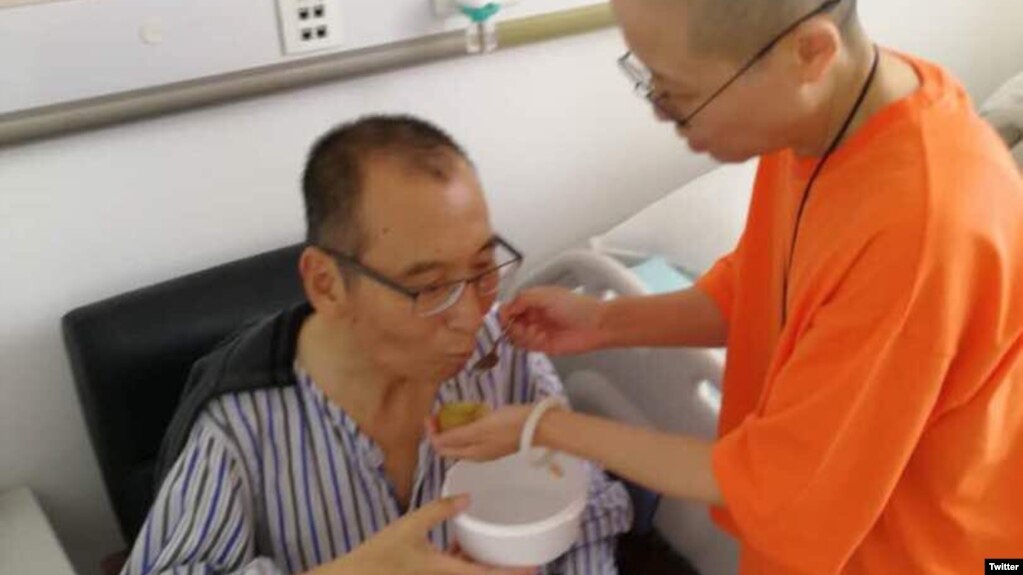 Hình ảnh xuất hiện trên mạng vào cuối tuần trước cho thấy ông Lưu Hiểu Ba dường như đang trong tình trạng ổn định.