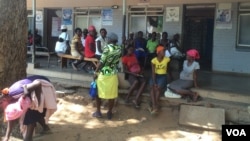 Ibu-ibu yang hamil melakukan pemeriksaan di sebuah klinik di Harare, Zimbabwe (foto: ilustrasi). PBB mensponsori gerakan untuk memajukan layanan kesehatan bagi jutaan perempuan dan anak-anak miskin di seluruh dunia.