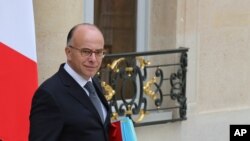 Le ministre français de l'Intérieur Bernard Cazeneuve a soumis un projet de loi pour renforcer la législation antiterroriste française