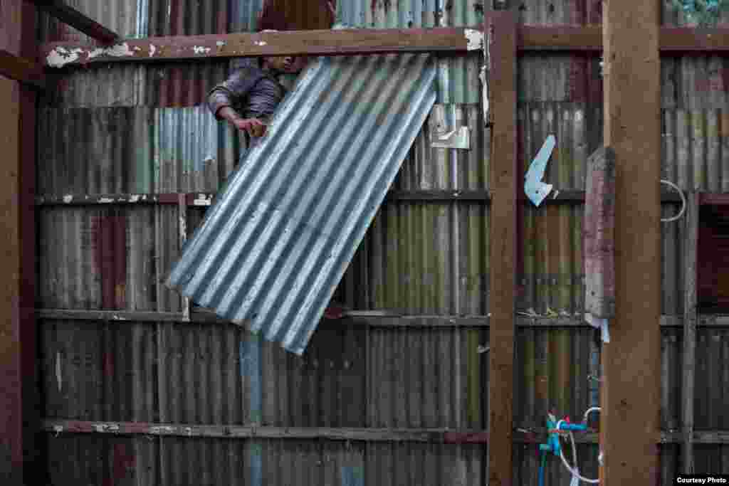 August 23, 2010 - Phnom Penh, Cambodia. A worker dismantles a house on Boeung Kak. Residents had the option of accepting 8500 dollars in compensation or receive 500 dollars to relocate to housing provided by the developers on the outskirts of the capital. &copy; Nicolas Axelrod / Ruom