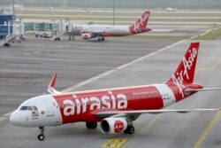 Pesawat Airbus A320-200 milik maskapai penerbangan AirAsia di Bandara Internasional Kuala Lumpur (KLIA2) di Sepang, Malaysia, 4 February 2020. (REUTERS/Lim Huey Teng)