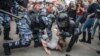 США осудили задержание сотен демонстрантов в России 