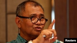 Ketua Komisi Pemberantasa Korupsi, Agus Rahardjo memberikan keterangan kepada media (foto: dok).