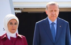 Cumhurbaşkanı Recep Tayyip Erdoğan ve eşi Emine Erdoğan Glasgow'daki zirveye birlikte gidecekler.
