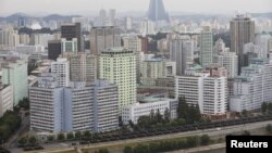 Des véhicules militaires pour célébrer le 70e anniversaire du parti ouvrier à Pyongyang, Corée du Nord, 10 octobre 2015.