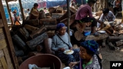 ျမစ္ႀကီးနားၿမိဳ ႔ကိုတိမ္းေ႐ွာင္လာတဲ့ကခ်င္စစ္ေရွာင္ဒုကၡသည္ ေမလ ၁၁ ရက္၊၂၀၁၈။
