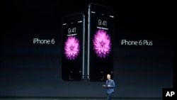 Apple giới thiệu 2 mẫu iPhone mới lớn hơn, mạnh hơn.