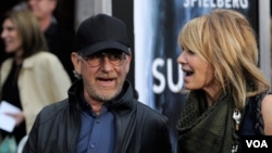 Đạo diễn Steven Spielberg và vợ diễn viên Kate Capshaw