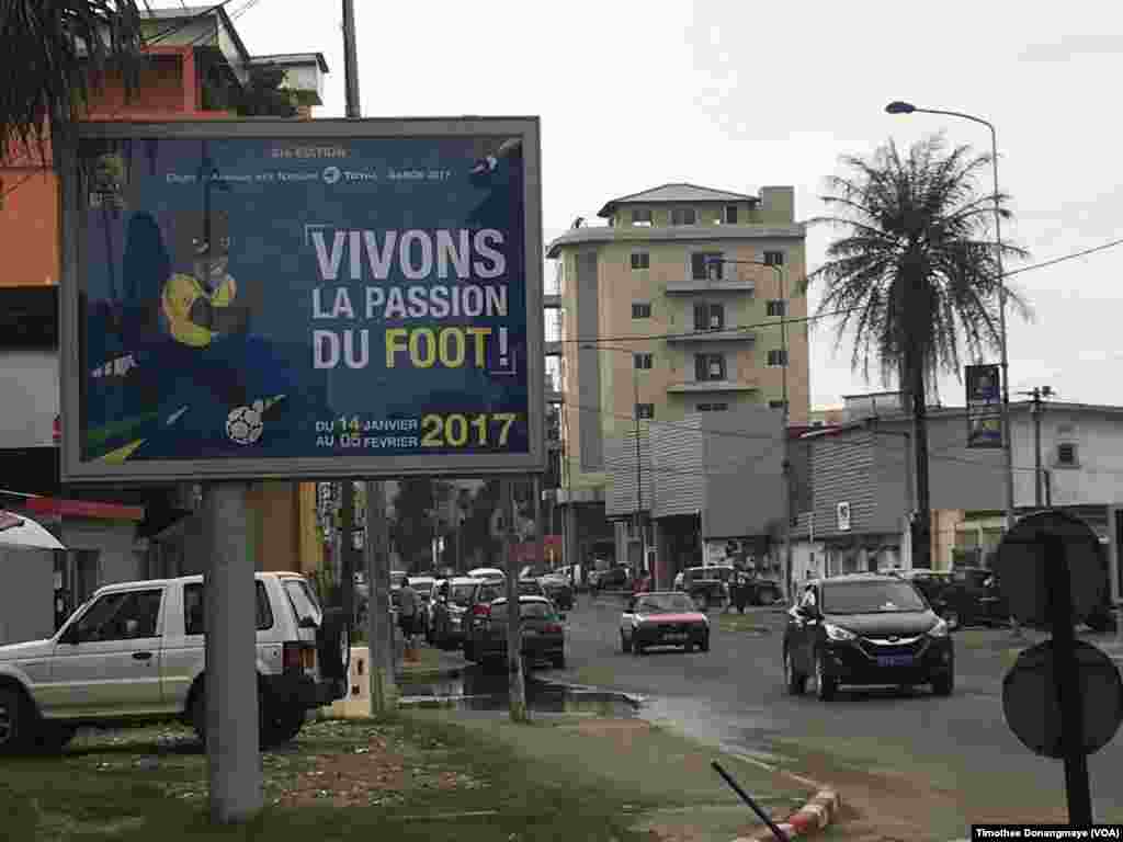 Centre-ville de Libreville au Gabon pour la CAN 2017, le 12 janvier 2017 (VOA/Timothee Donangmaye)