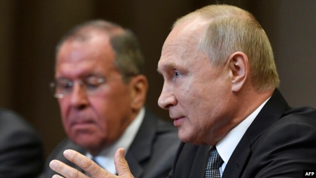 FILE: Russian President Vladimir Putin, accompanied by Foreign Minister Sergey Lavrov, meets with the U.S. secretary of state at the Bocharov Ruchei residence in Sochi, May 14, 2019.