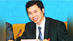 ཧོང་ཀོང་ནང་ཡོད་པའི་གསར་ཤོག་ཅིག་གི་རྩོམ་སྒྲིག་འགན་འཛིན་ཨ་རིའི་ནང་ཆབ་སྲིད་ཀྱི་སྐྱབས་བཅོལ་ཞུས་པ།