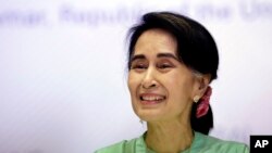 Menteri Luar Negeri Myanmar, Aung San Suu Kyi di Singapura, 30 November 2016 (AP Photo/Wong Maye-E).