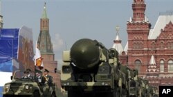 Russia's Topol intercontinental ballistic missiles in Moscow's Red Square, May 2009 (file photo).