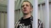 Ruski novinar Roman Ivanov u majici na kojoj piše "Ne ratu" 