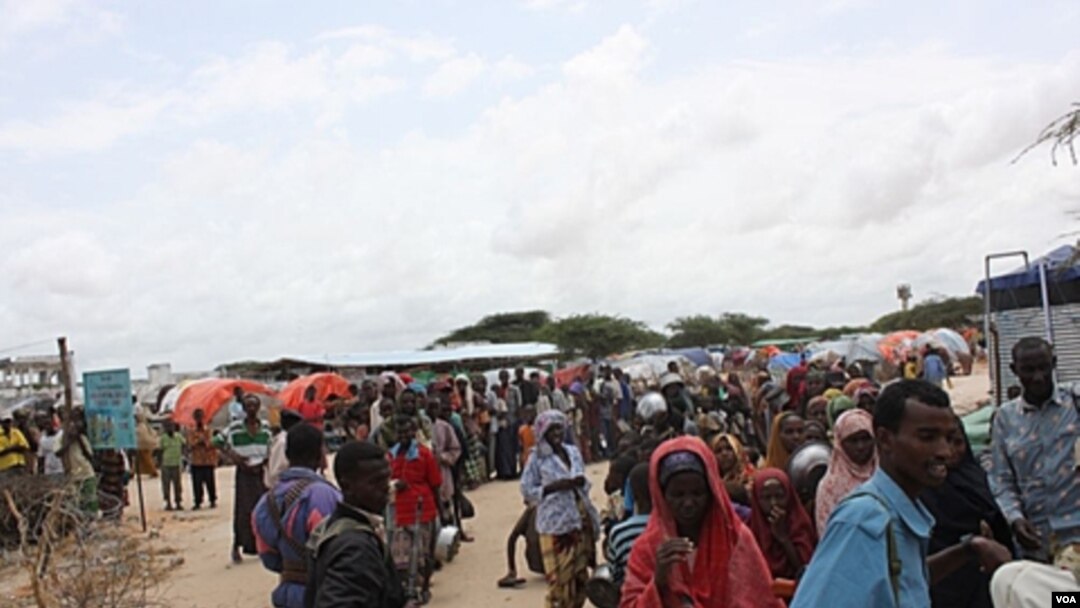 Kamp pengungsi Badbaado di ibukota Somalia, Mogadishu. Bencana kelaparan yang melanda beberapa negara di Afrika menyebabkan banyak pihak mengalirkan bantuan, termasuk FIFA.
