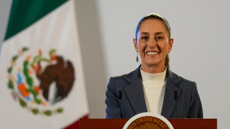 México celebra a sus migrantes en EEUU con un himno mientras extranjeros sufren abusos en el país