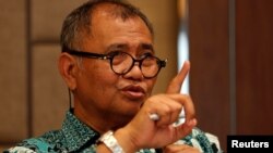 Ketua Komisi Pemberantasa Korupsi, Agus Rahardjo memberikan keterangan kepada media di Jakarta (foto: dok). 