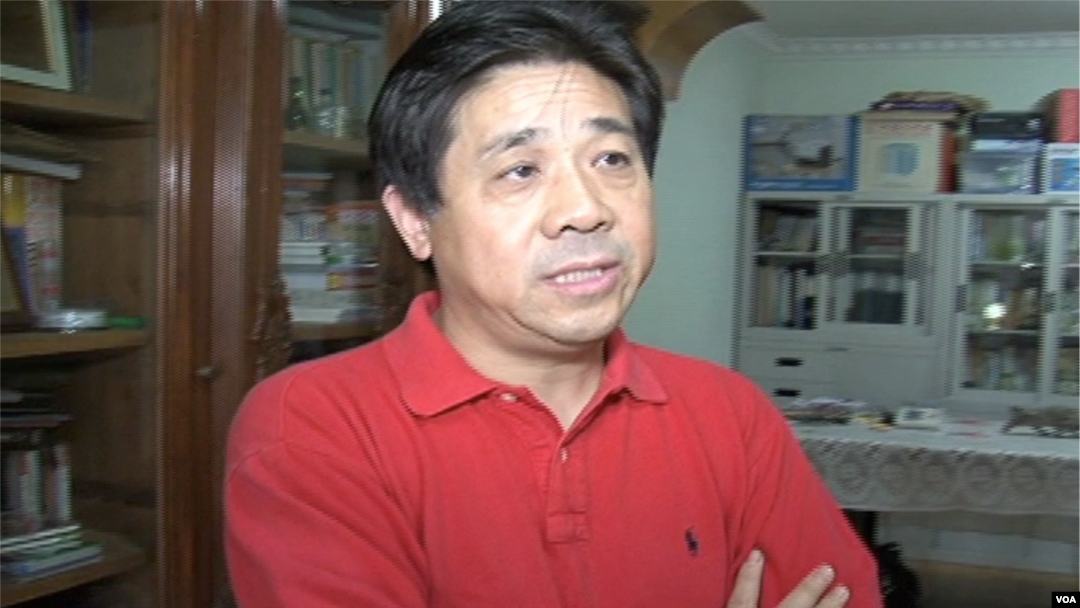 FILE - Chinese activist Feng Zhenghu in 2010 / VOA Mandarin