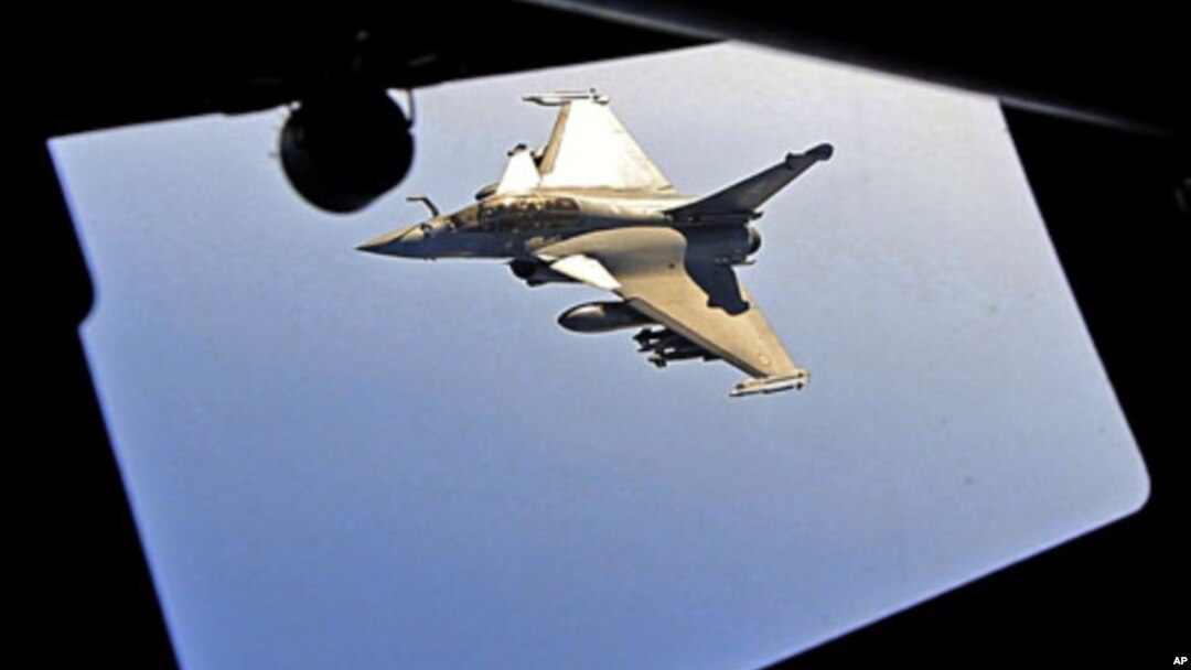 A French Rafale fighter jet approaches an airborne Boeing C-135 refueling tanker aircraft from the Istres military air base during a refueling operation above the Mediterranean Sea, Mar 25 2011