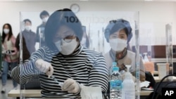 Medical workers attend a training to learn how to give coronavirus vaccine shots at the Korean Nurses Association in Seoul, South Korea, Feb. 17, 2021.