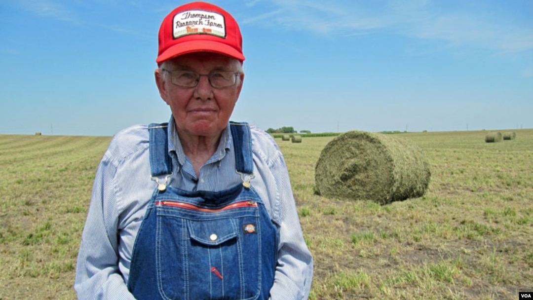 Iowa farmer Dick Thompson uses diversity to survive droughts and other natural disasters. (VOA/S. Baragona)