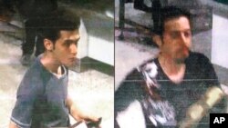 Gambar yang dirilis oleh Interpol pada 11/3/2014, memperlihatkan Pouri Nourmohammadi,19, (kiri) dan Delavar Seyedmohammaderza, 29, yang naik ke pesawat MH 370 dengan paspor palsu. 