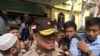 Karopenmas Divisi Humas Polri, Brigjen Pol Dedi Prasetyo saat memberikan keterangan terkait ledakan bom bunuh diri yang dilakukan istri terduga teroris Abu Hamzah di Sibolga, Rabu (13/3). (foto: VOA/Anugrah Andriansyah).