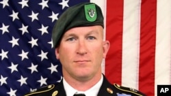 Sereja Major James G. "Ryan" Sartor umusirikare yiciwe ku rugamba muri Afuganistani. 