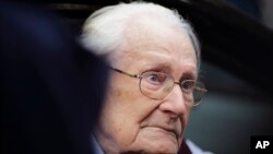 Mantan perwira Nazi di kamp kematian Auschwitz selama PD II, Oskar Groening.