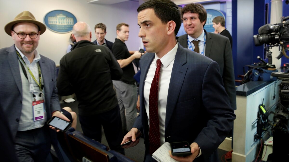 white-house-criticized-for-limiting-briefing-to-a-few-reporters
