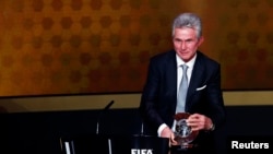 Jupp Heynckes juste après son prix d'entraineur FIFA de l'année 2013, Zurich le 13 janvier 2014