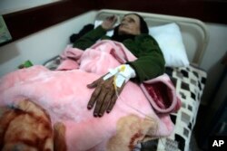 An elderly woman is treated for suspected cholera infection at a hospital in Sanaa, Yemen, May. 15, 2017.