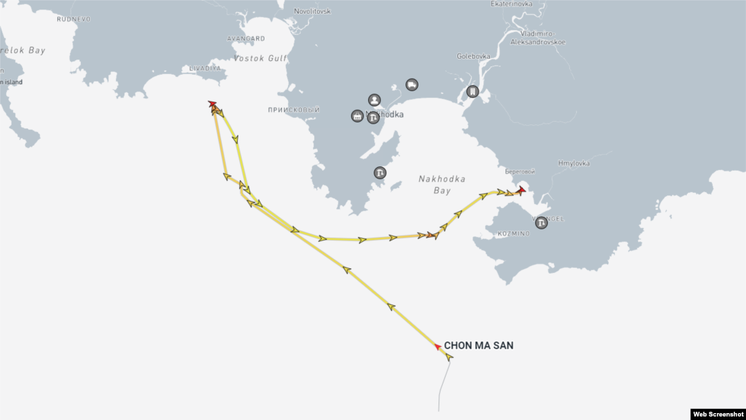 Сайт MarineTraffic показывает маршрут северокорейского танкера Chon Ma San в территориальных водах России. Когда корабль отключил транспондер, он находился примерно в 800 метрах от танкерного причала российского порта «Восточный»