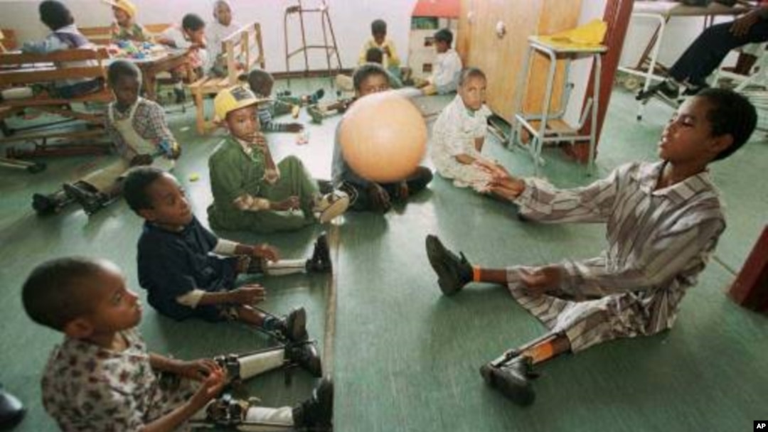 Menurut para pakar kesehatan internasional, keberhasilan memberantas penyakit polio telah mencapai tahap di mana penyakit itu saat ini hanya terdapat di Afghanistan, Pakistan, dan Nigeria (foto: dok.)
