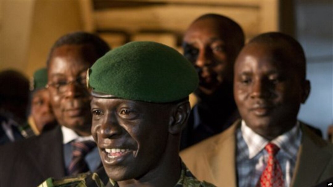 Pemimpin kudeta Mali Amadou Haya Sanogo setuju untuk mengalihkan kekuasaan ke pemerintahan sipil sesegera mungkin.