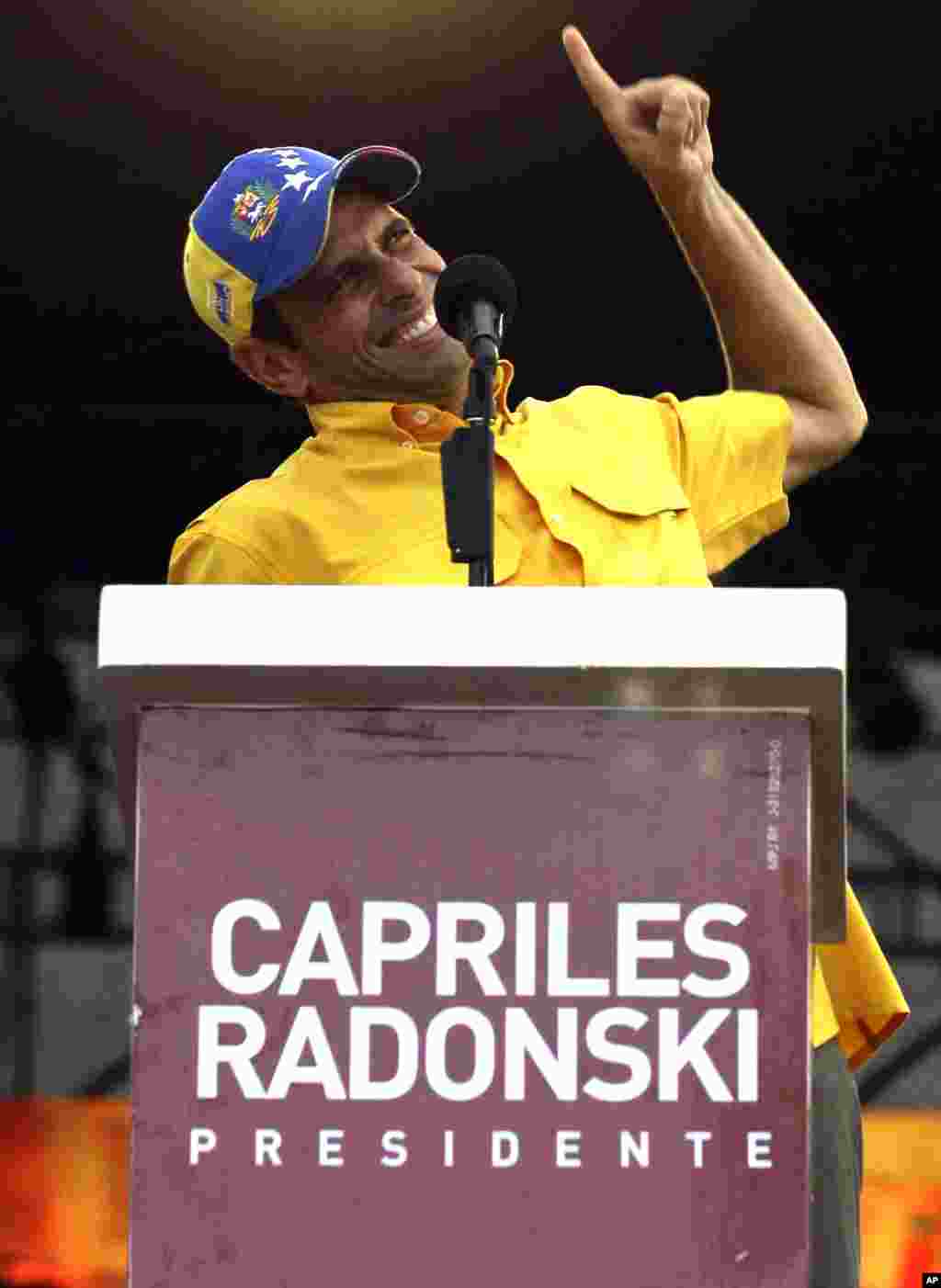 Capriles entusiasma a sus seguidores en Caracas.