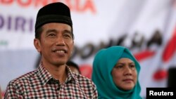 Kandidat presiden Joko "Jokowi" Widodo bersama istri Iriana dalam sebuah kampanye di Majalengka, Jawa Barat. 