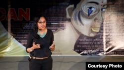 Najla Salih, membawakan sajak dalam acara 'TED talk' yang mengangkat tajuk tentang Sudan, Perempuan dan Kecantikan (Foto: dok). TED, forum televisi internasional, merayakan HUT ke-30 di Vancouver, Kanada.