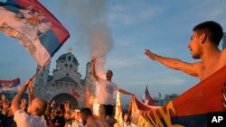 Arhiva - Opozicija slavi osvojenu većinu na parlamentarnim izborima u Crnoj Gori, 31. avgusta 2020. (Foto: AP, Risto Božović)