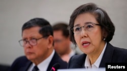 Special Rapporteur on the situation of human rights in Myanmar, Yanghee Lee (R) gives her report during the Human Rights Council at the United Nations in Geneva, Switzerland, March 12, 2018. 