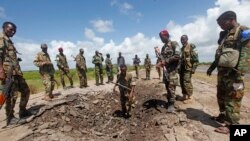 FILE - Somali soldiers stand at a Somali military base, near the site of an attack by al-Shabab, in Lower Juba, June 13, 2018. The base was the target of another al-Shabab assault Monday.