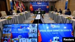 越南总理阮春福在河内与东南亚国家联盟(ASEAN)领导人就冠状病毒病(COVID-19)举行的特别视频会议发表讲话。（2020年4月14日）