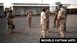 Les soldats de la force conjointe du G5 Sahel assistent à l'inauguration de son nouveau quartier général à Bamako, le 3 juin 2020. (Photo: MICHELE CATTANI / AFP)