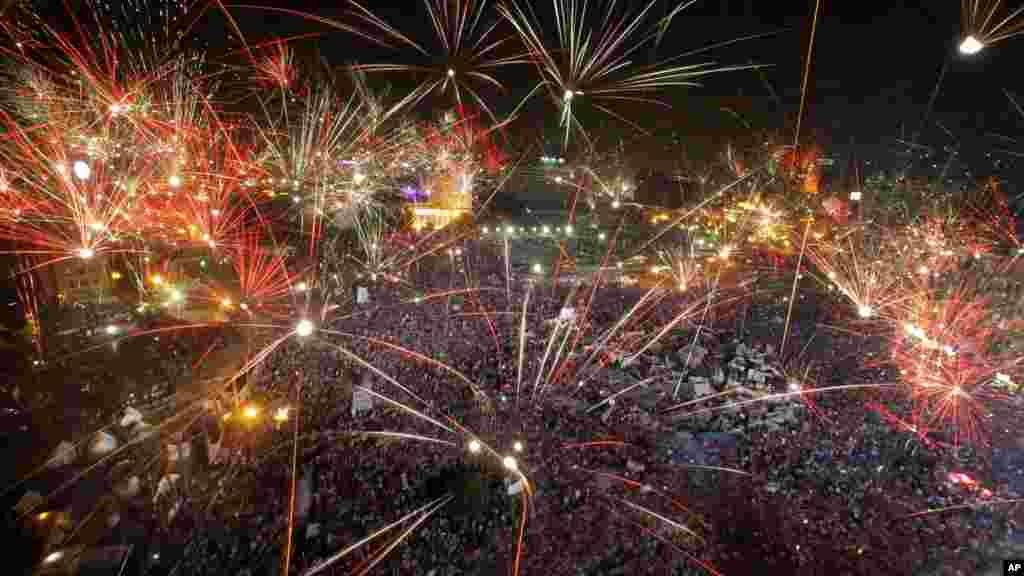 Fireworks light up the sky as opponents of&nbsp;Egypt&#39;s ousted president Mohamed Morsi celebrate in Tahrir Square in Cairo, July 3, 2013.